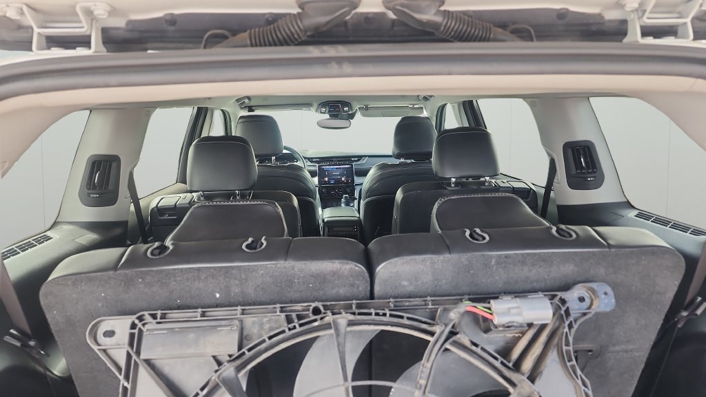 Used 2021 Jeep Grand Cherokee L Limited RWD image 10