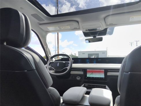New 2026 Lincoln Navigator L Reserve AWD/4WD image 23