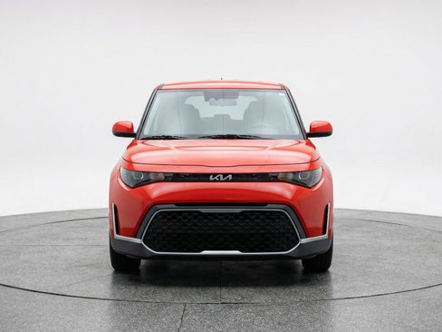 Used 2025 Kia Soul LX w/ LX Technology Package image 2