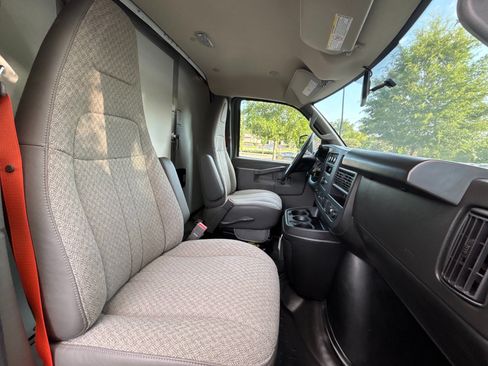 Used 2022 Chevrolet Express 3500 w/ Power Convenience Package RWD image 18