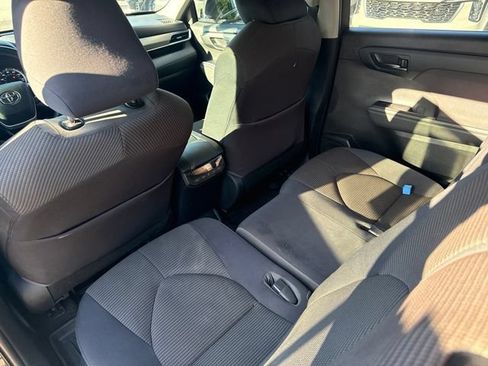 Used 2023 Toyota Highlander LE AWD/4WD image 14