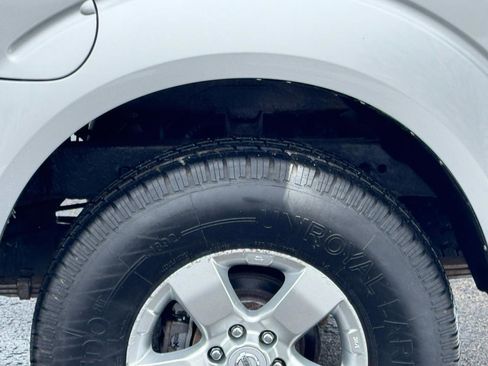 Used 2010 Nissan Frontier SE AWD/4WD image 22