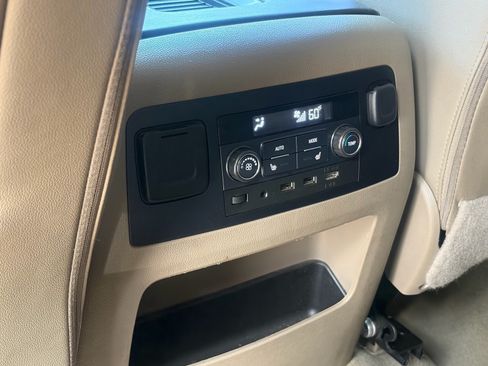 Used 2017 Chevrolet Suburban LT w/ Luxury Package RWD image 30