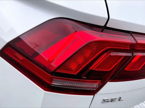 Used 2022 Volkswagen Tiguan SEL R-Line AWD/4WD image 29