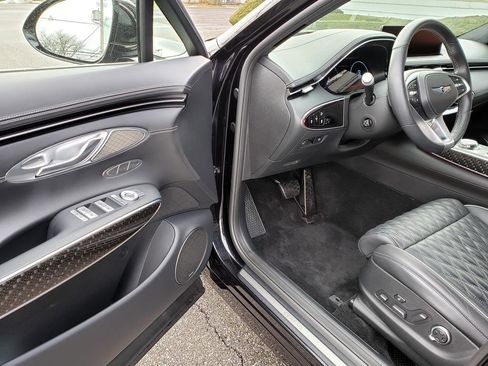 Used 2023 Genesis GV70 3.5T Sport w/ Sport Prestige Package image 8