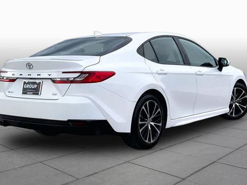 Used 2025 Toyota Camry SE FWD image 13