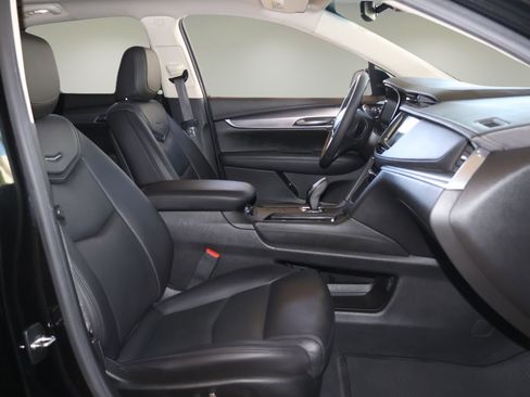 Used 2018 Cadillac XT5 Luxury w/ Driver Awareness Package FWD image 17