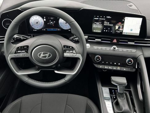 New 2025 Hyundai Elantra SEL image 17