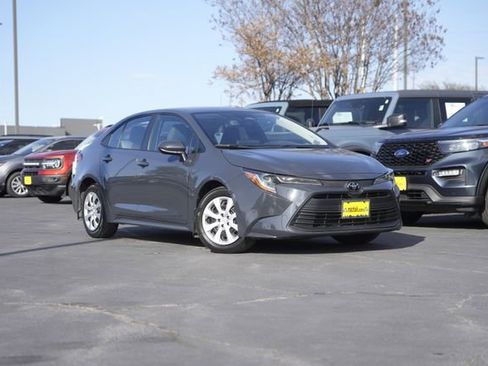 Used 2025 Toyota Corolla LE image 2