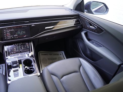 Used 2022 Audi Q8 Premium Plus AWD/4WD image 24