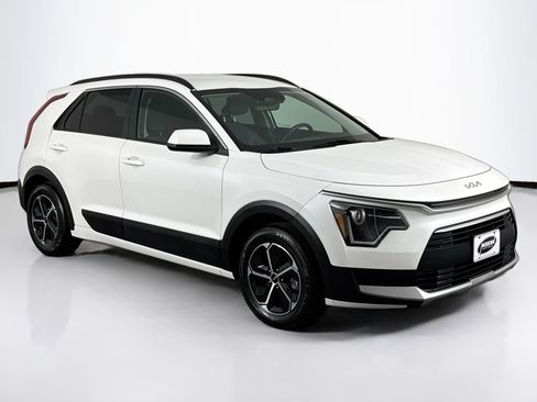 Used 2023 Kia Niro LX FWD image 2