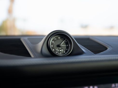 Certified 2024 Porsche Macan image 15