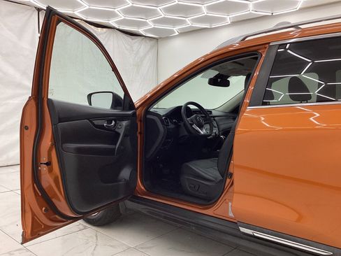 Used 2018 Nissan Rogue SL w/ Premium Package AWD/4WD image 18
