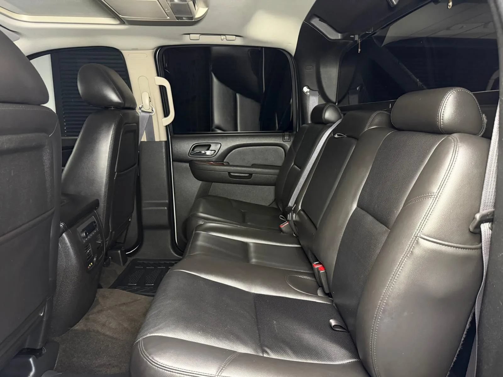 Used 2011 Chevrolet Avalanche LTZ RWD image 16