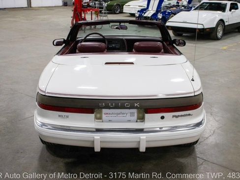 Used 1990 Buick Reatta Base 2dr Convertible image 6