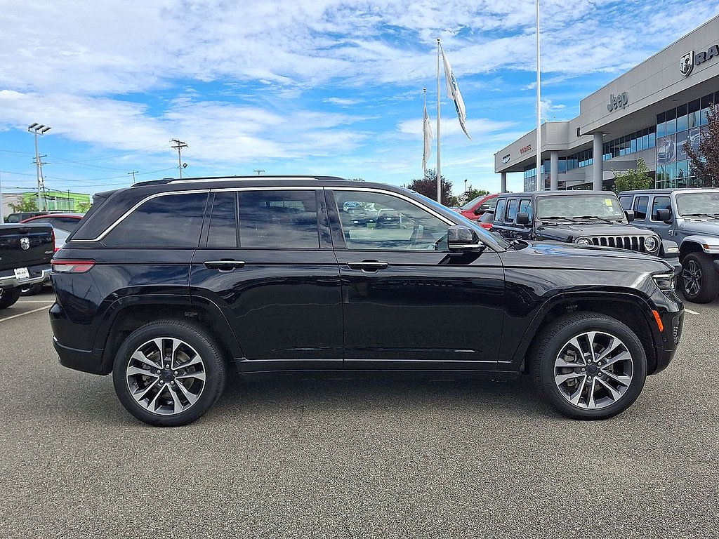 Used 2022 Jeep Grand Cherokee Overland w/ Advanced Protech Group III AWD/4WD image 32