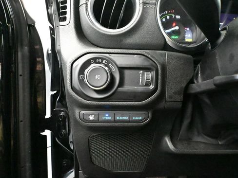 Used 2023 Jeep Wrangler Unlimited Sahara w/ Cold Weather Group image 31