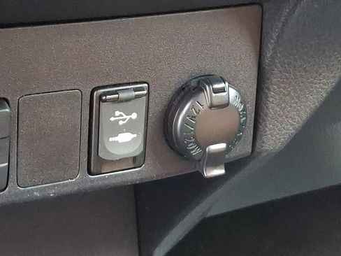 Used 2017 Toyota RAV4 Limited image 27