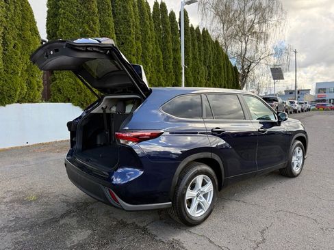 Certified 2025 Toyota Highlander LE image 10