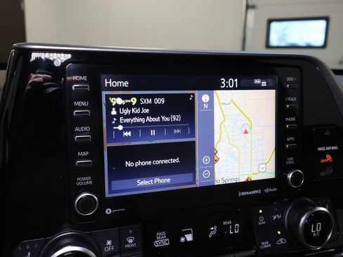 Used 2021 Toyota Highlander XLE AWD/4WD image 27