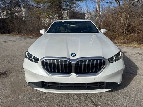 Used 2025 BMW 530i xDrive w/ Premium Package image 7