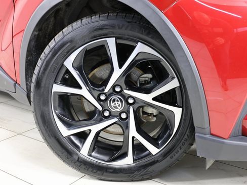 Used 2021 Toyota C-HR XLE image 11