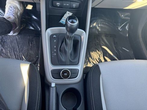 Used 2024 Hyundai Venue SEL image 23