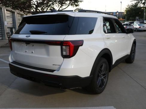 New 2026 Ford Explorer ST-Line w/ ST-Line Street Pack AWD/4WD image 6