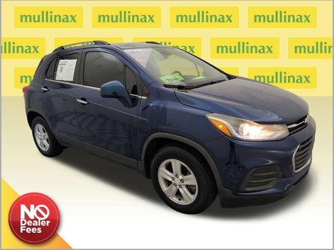 Used 2017 Chevrolet Trax LT w/ LT Convenience Package FWD image 1