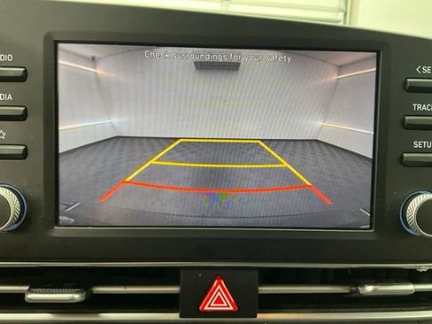 Used 2023 Hyundai Elantra SE FWD image 5
