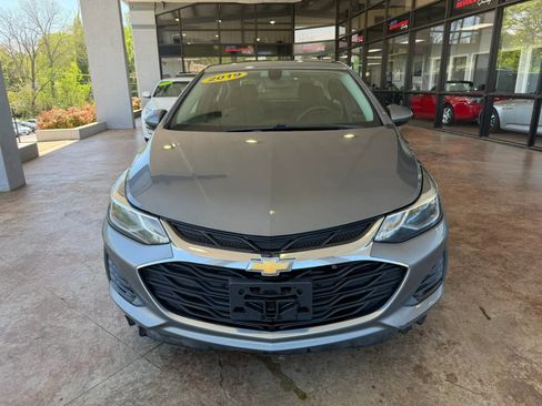 Used 2019 Chevrolet Cruze LT w/ Convenience Package FWD image 2
