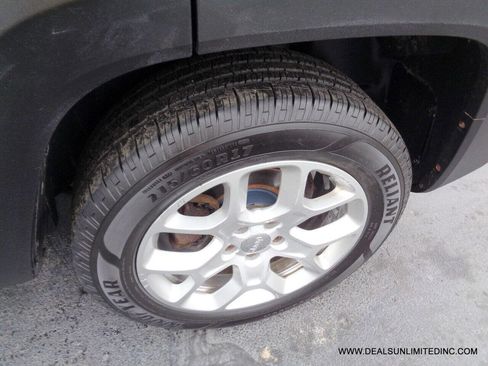 Used 2015 Jeep Renegade Latitude image 8