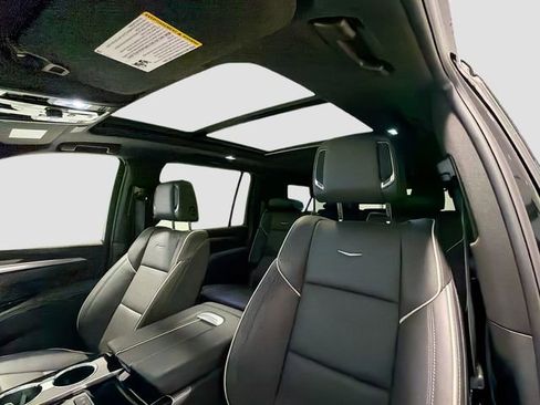 Certified 2025 Cadillac Escalade ESV Premium Luxury image 19