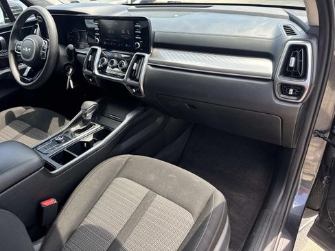 Used 2023 Kia Sorento LX FWD image 11