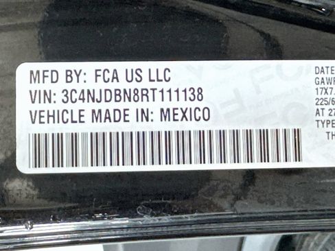 Used 2024 Jeep Compass Latitude AWD/4WD image 30