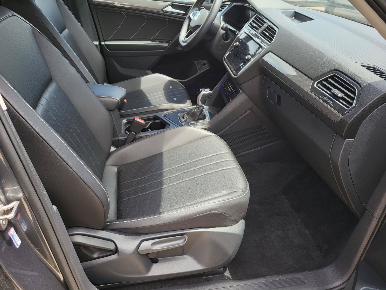 Used 2024 Volkswagen Tiguan SE FWD image 15