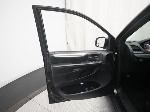 Used 2018 Dodge Grand Caravan GT FWD image 29