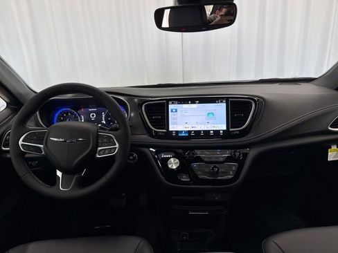 New 2026 Chrysler Pacifica Select image 8