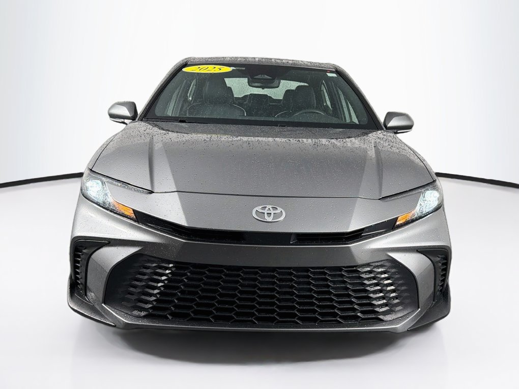 Used 2025 Toyota Camry SE FWD image 2