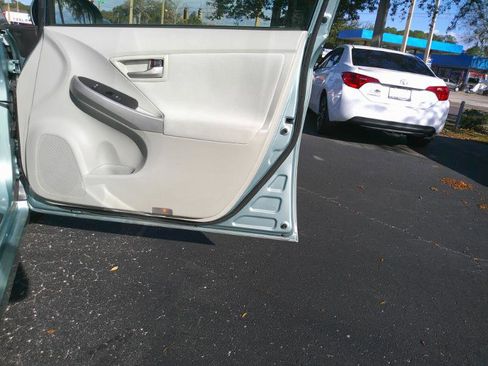 Used 2015 Toyota Prius Three image 25