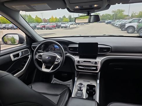 Used 2022 Ford Explorer XLT w/ Equipment Group 202A image 39