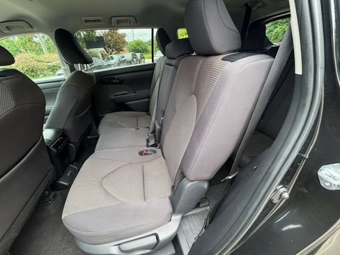 Used 2025 Toyota Highlander LE FWD image 38