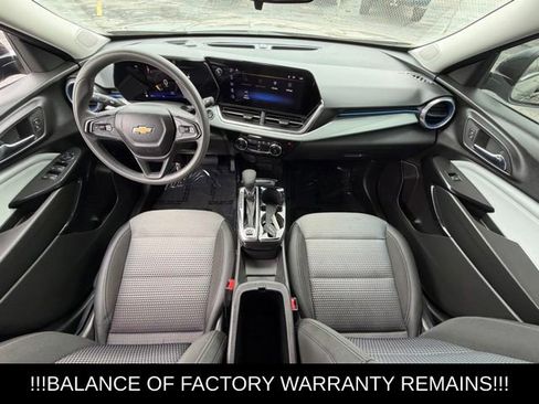 Used 2025 Chevrolet Trax LT FWD image 19
