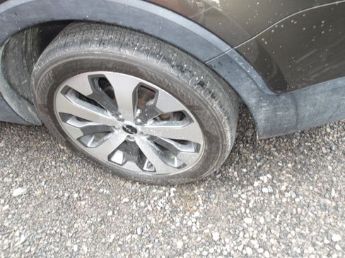 Used 2022 Kia Telluride EX w/ EX Premium Package image 3