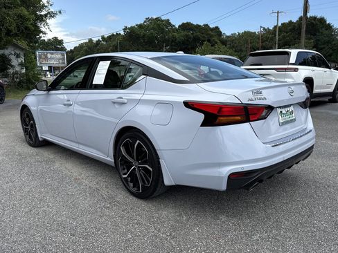Used 2023 Nissan Altima 2.5 SR w/ SR Premium Package FWD image 3