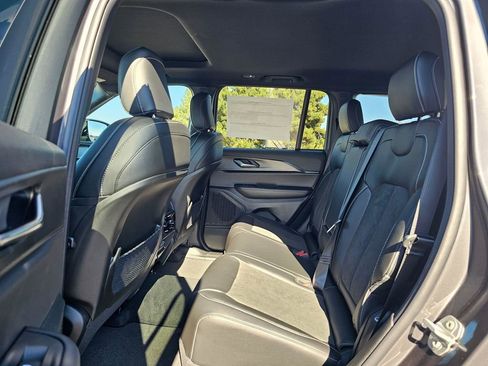 New 2025 Jeep Grand Cherokee Altitude image 13