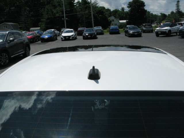 Used 2023 Volkswagen Jetta SE w/ Panoramic Sunroof Package FWD image 6