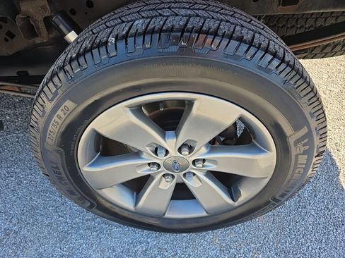 Used 2014 Ford F150 FX4 w/ Equipment Group 402A Luxury AWD/4WD image 25