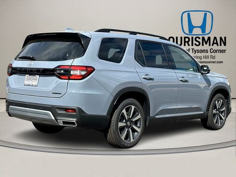 New 2025 Honda Pilot Touring image 3