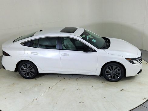 New 2026 Nissan Sentra SL w/ Floor Mat Package image 23